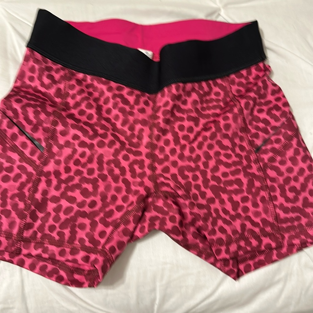Lululemon size 4 shorts side pockets like new. Wore once